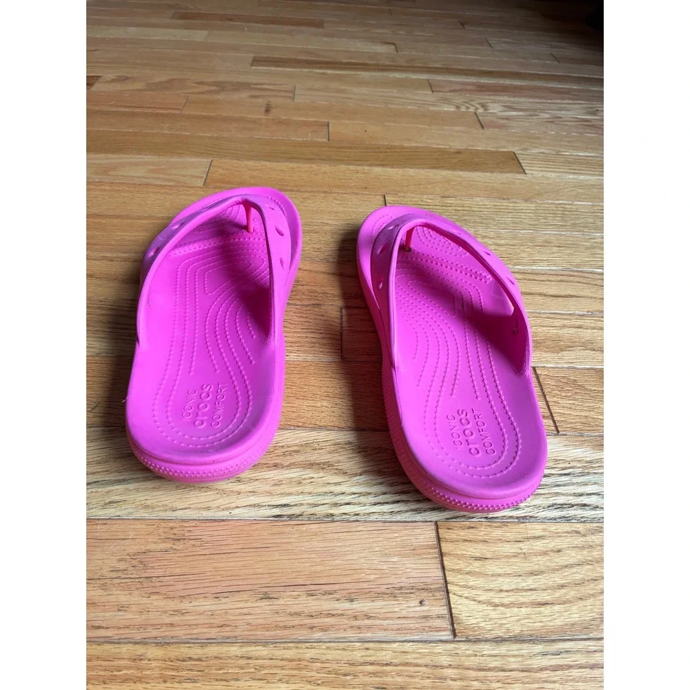 Crocs Classic Flip Flops Electric Pink Neon Sandals Mens 7 Womens 9